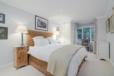 2 bedroom apartment for sale, Esher Park Avenue