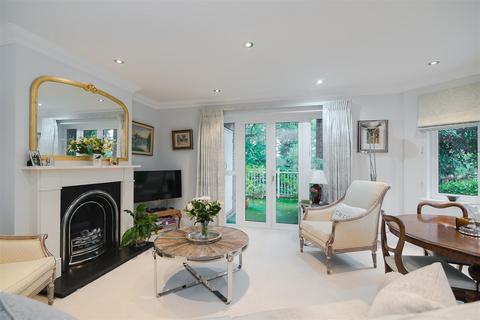 2 bedroom apartment for sale, Esher Park Avenue