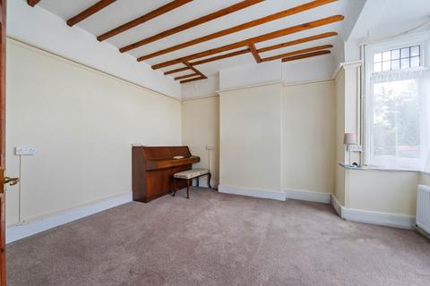 39 Hillside Gardens, Wallington, SM6 9NX