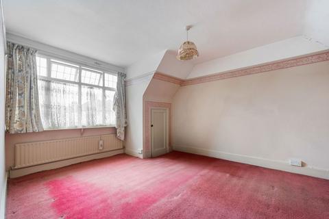 39 Hillside Gardens, Wallington, SM6 9NX