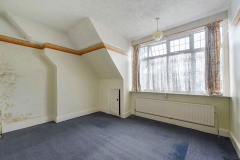39 Hillside Gardens, Wallington, SM6 9NX