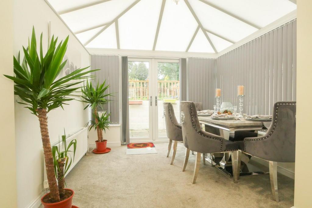 Conservatory/dining