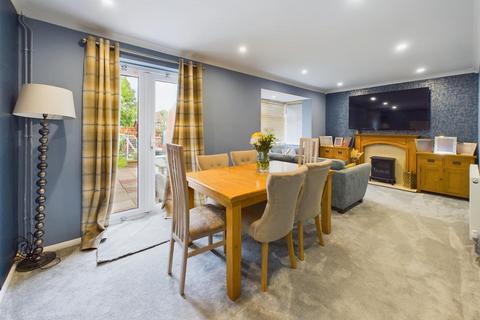 2 Awebridge Way, Gloucester, GL4 4FQ