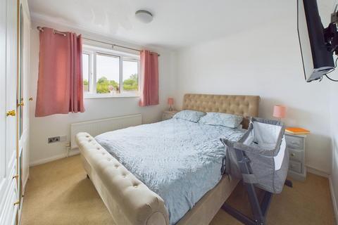 2 Awebridge Way, Gloucester, GL4 4FQ