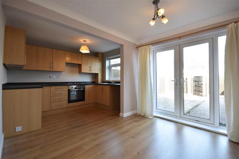 3 bedroom terraced house for sale, Beacon Hill Road., Newark