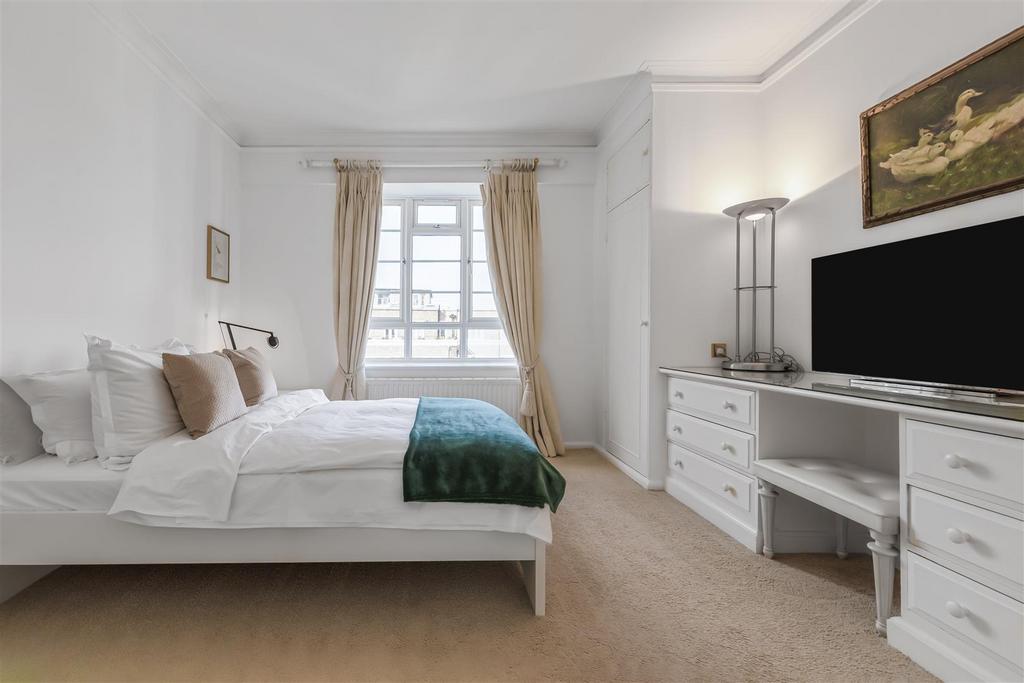 Westminster Gardens   Principle Bedroom