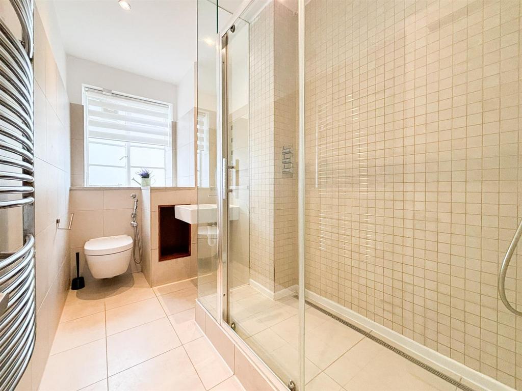 Bathroom 1 (1 of 1).jpg