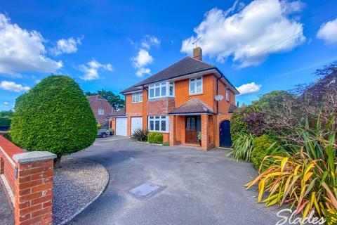 4 bedroom detached house to rent, Old Barn Road, Christchurch, Dorset