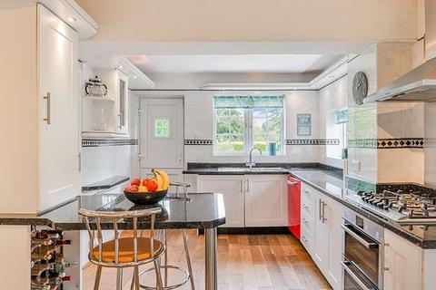 33 Beadles Lane, Oxted, RH8 9JG