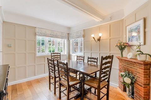 33 Beadles Lane, Oxted, RH8 9JG