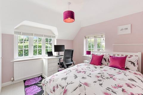 33 Beadles Lane, Oxted, RH8 9JG