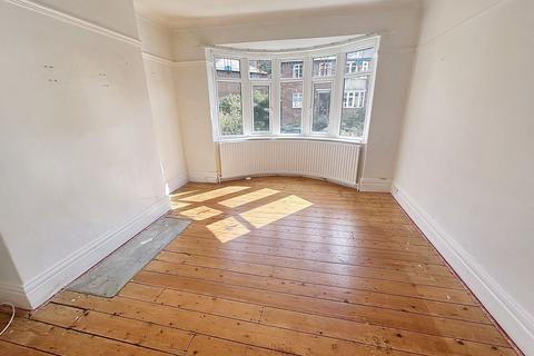 3 bedroom flat for sale, Shaftesbury Grove, Heaton, Newcastle upon Tyne, Tyne and Wear, NE6 5JA