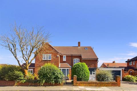 4 bedroom detached house for sale, Shaftesbury Avenue, Whitley Bay