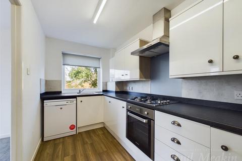 2 bedroom flat for sale, Parrs Close, South Croydon