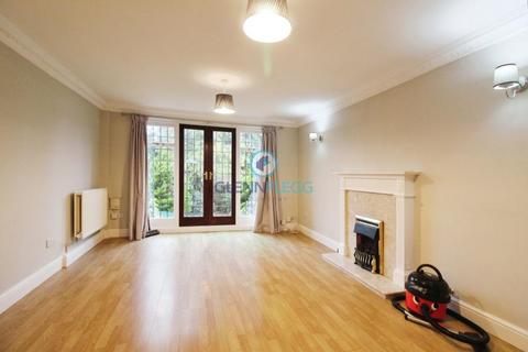 2 bedroom terraced house to rent, Tudor Court, Maidenhead