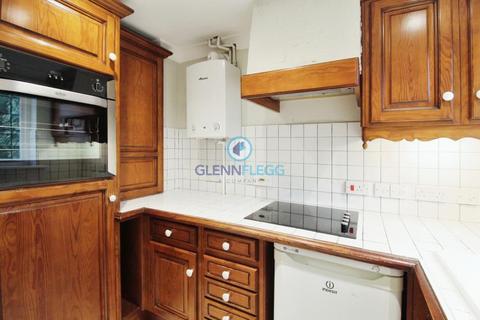 2 bedroom terraced house to rent, Tudor Court, Maidenhead