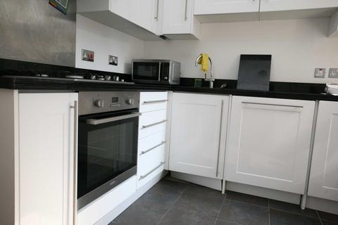 1 bedroom flat to rent, Harmsworth Street, London SE17 3TJ