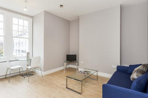 1 bedroom flat for sale, Marjorie Grove, London, SW11