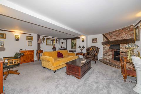 2 bedroom flat for sale, Littlebourne Road, Canterbury, Kent, CT3