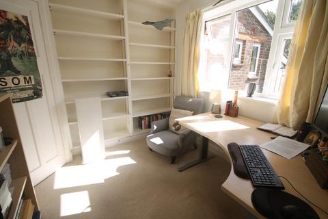 3 bedroom semi-detached house to rent, Haslemere