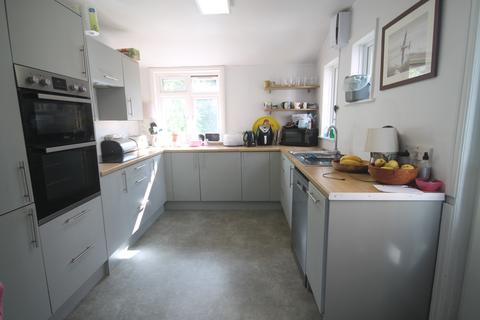 3 bedroom semi-detached house to rent, Haslemere