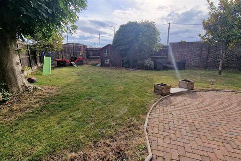 2 Crouchview Close, Wickford, SS11 8QB