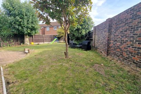 2 Crouchview Close, Wickford, SS11 8QB