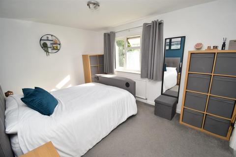 2 Crouchview Close, Wickford, SS11 8QB
