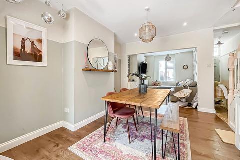 43 Swan Road, Gloucester, GL1 3BJ