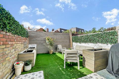 43 Swan Road, Gloucester, GL1 3BJ