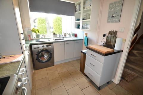 3 bedroom semi-detached house to rent, Havant Close, Eaton