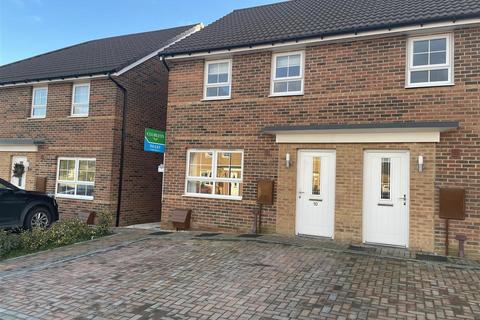 3 bedroom end of terrace house to rent, Spruce Avenue, Woodmansey Mile, Beverley