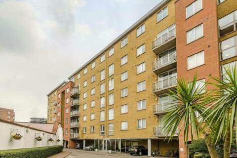 3 bedroom apartment to rent, North Bank, London NW8