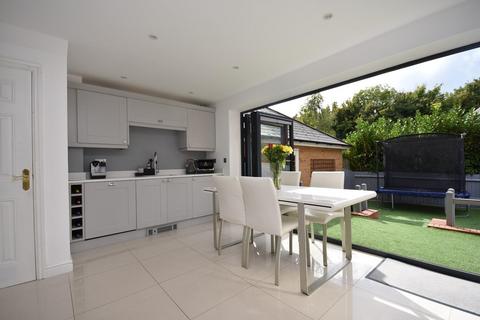 5 bedroom townhouse for sale, 28 Cae Canol, Penarth, CF64 3RL