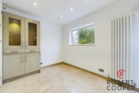 3 bedroom semi-detached house to rent, Pamela Gardens, Pinner, HA5