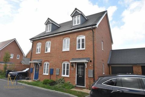 4 bedroom semi-detached house for sale, Matthews Avenue, Harrietsham, Maidstone, Kent, ME17 1GJ