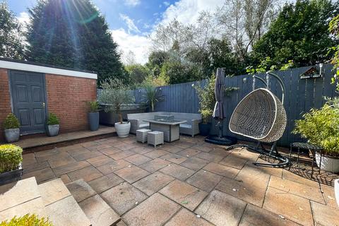 42 Birchall Green, Woodley, Stockport, SK6 1RZ