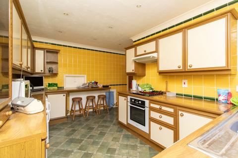 23 Castle Avenue, Broadstairs, CT10 1EG