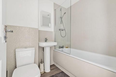 3 bedroom semi-detached house to rent, Blackthorn Road, Andover, SP11