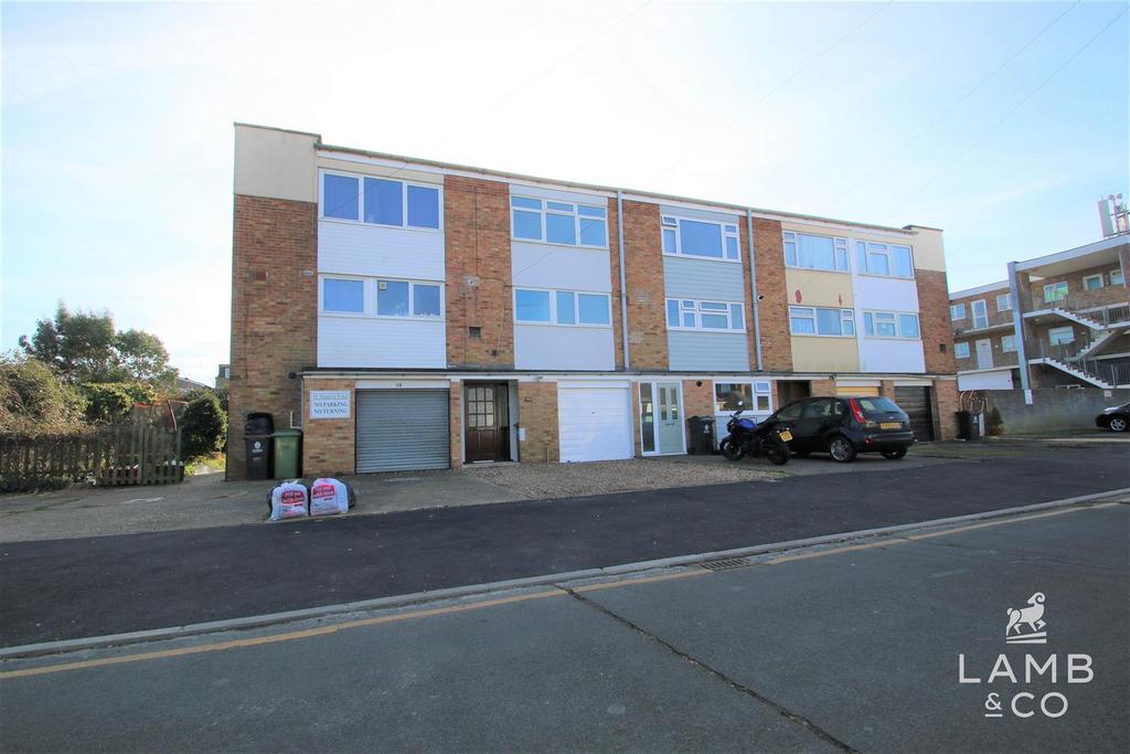 Madeira Road, Holland on sea CO15 4 bed terraced house to rent £1,400