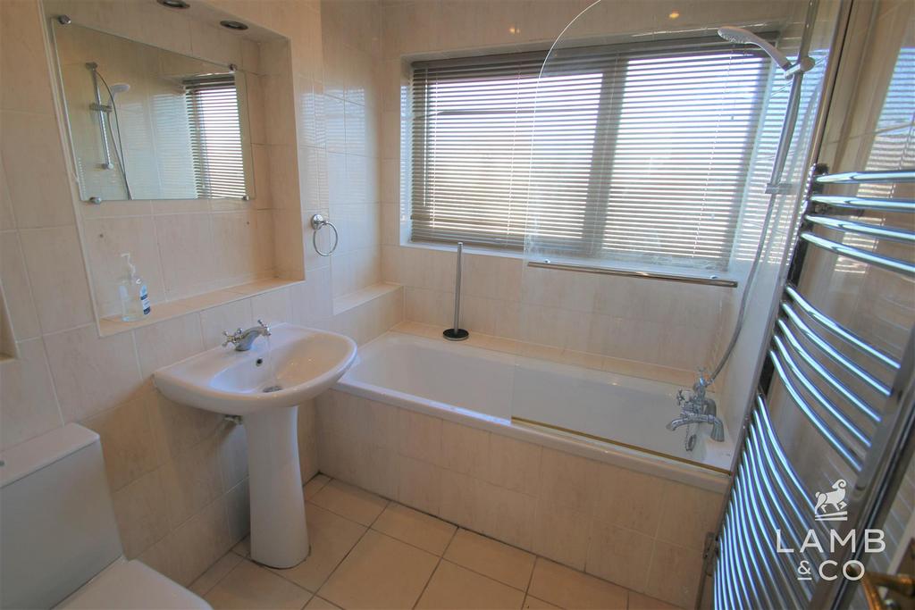 Madeira Road, Holland on sea CO15 4 bed terraced house to rent £1,400