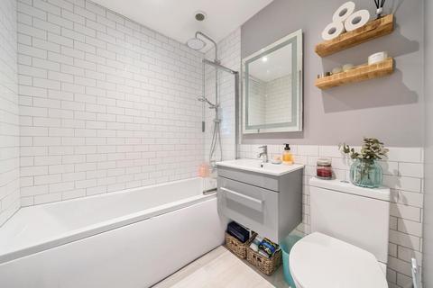 1 bedroom flat for sale, Surbiton,  Surrey,  KT5