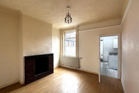 2 bedroom terraced house to rent, Carlton Road, Stoke-on-Trent ST4