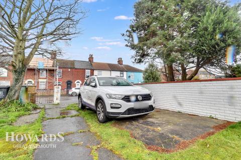 2 bedroom semi-detached house for sale, Yarmouth Road, Caister-on-Sea