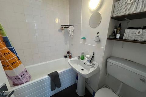 1 bedroom flat to rent, Cavendish House, Kings Road Brighton BN1 2JH