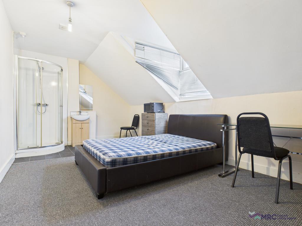 Spacious Room to Rent with All Bills Included