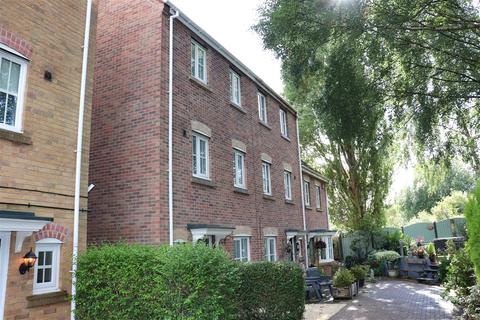 4 bedroom end of terrace house for sale, Barrow Close, Walsall Wood