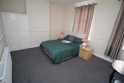 3 bedroom house share to rent, Chatsworth Road, Manchester M18