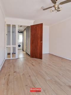 1 bedroom flat for sale, Lowden Road, Southall UB1