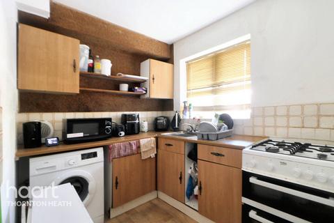 Studio for sale, Doyle Road, London